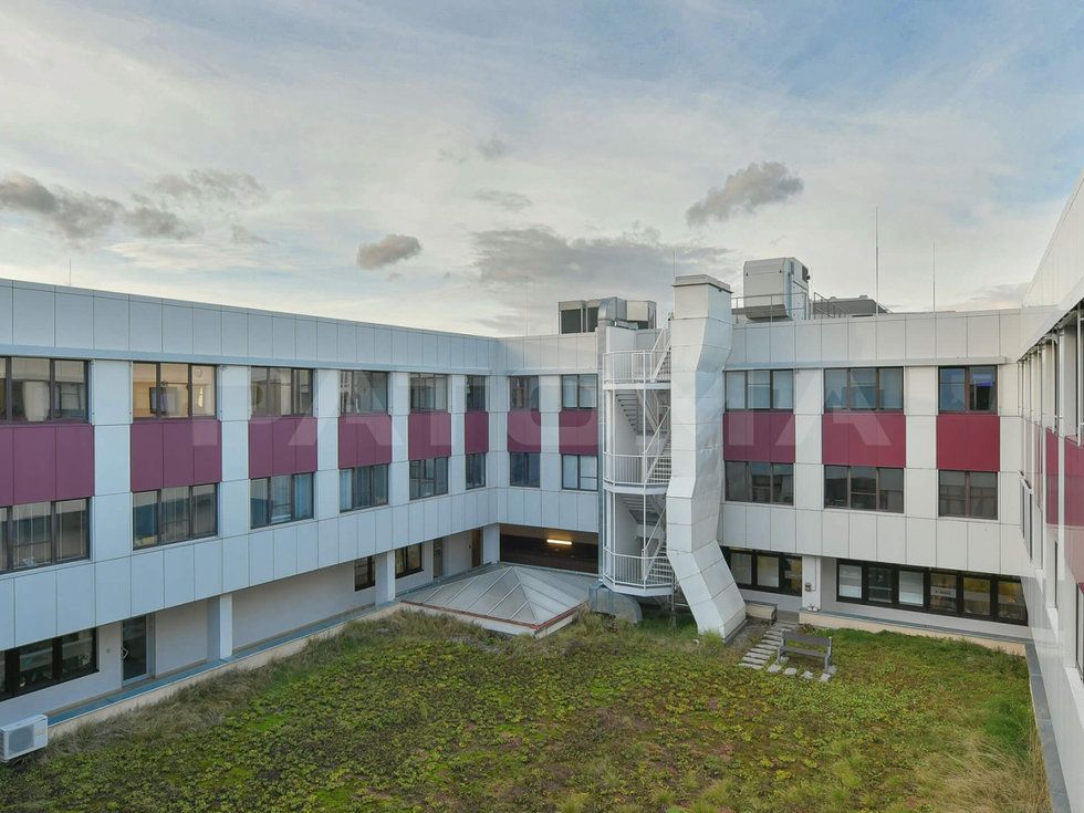 Pronájem kanceláře 293 m², Praha