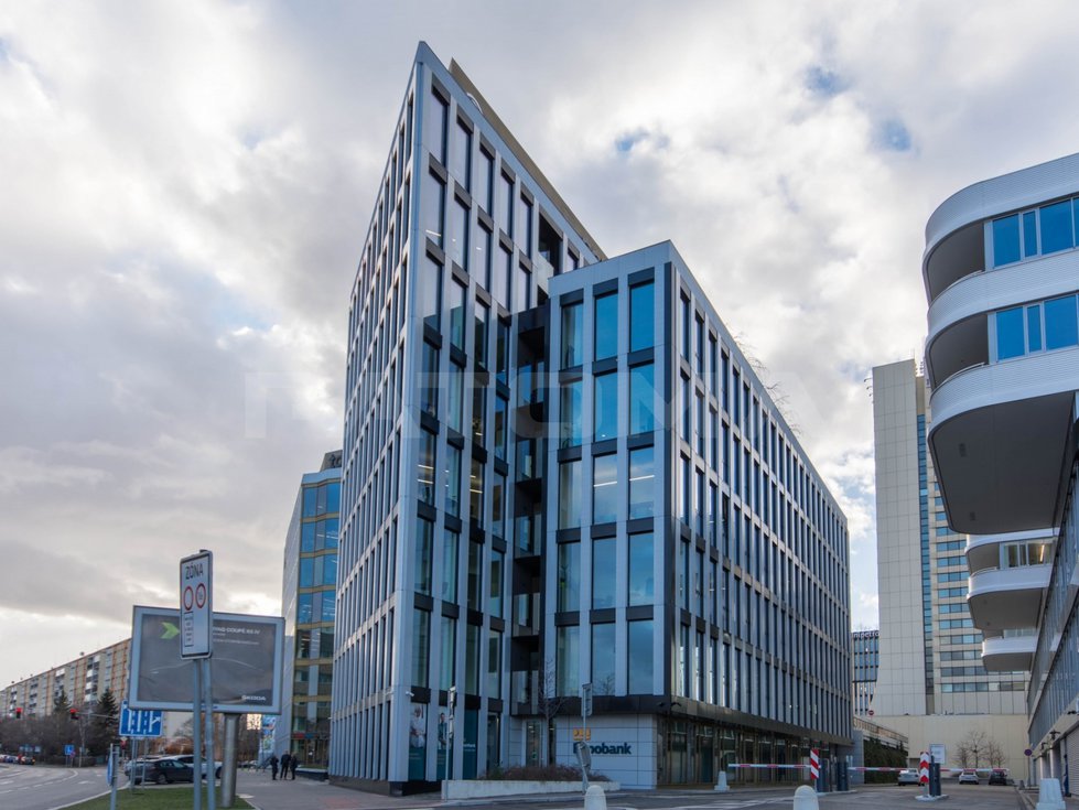 Pronájem kanceláře 397 m², Praha