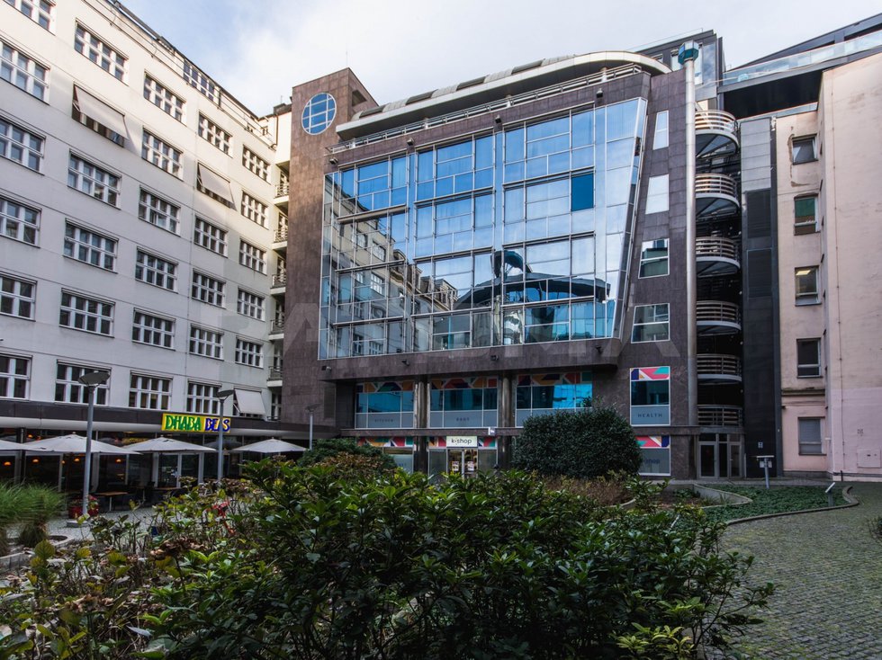 Pronájem kanceláře 376 m², Praha