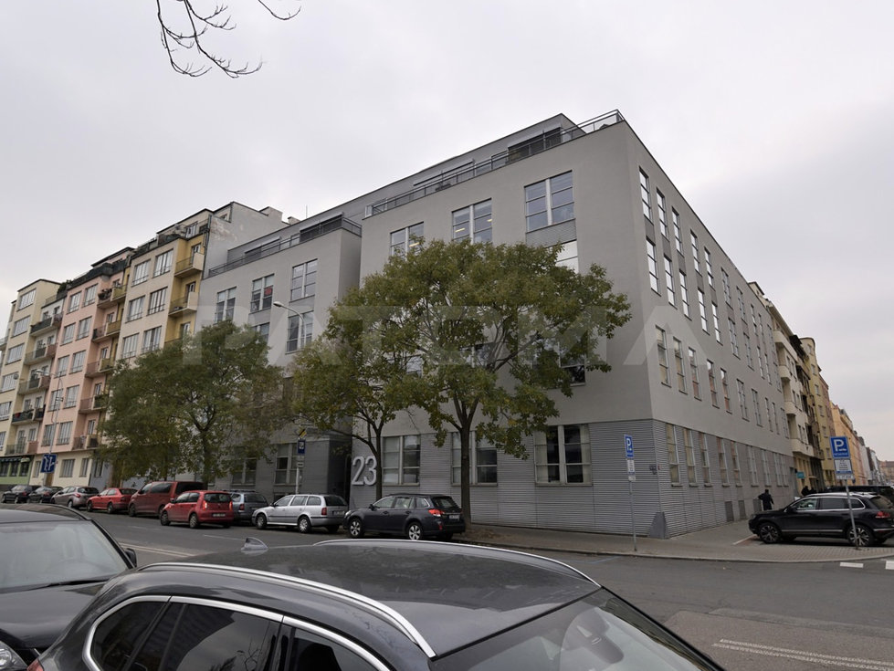 Pronájem kanceláře 367 m², Praha