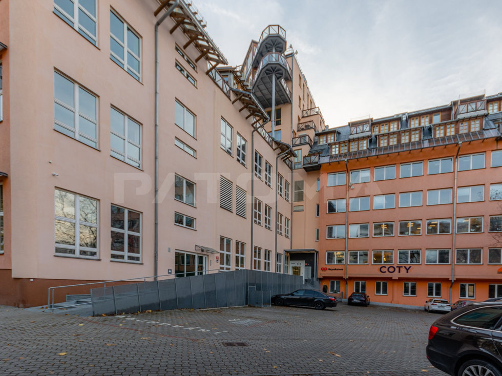 Pronájem kanceláře 240 m², Praha