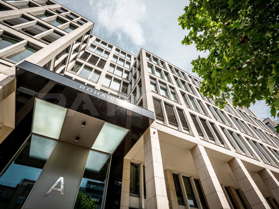 Pronájem kanceláře 374 m², Praha