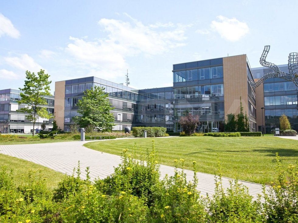 Pronájem kanceláře 500 m², Praha