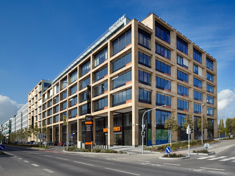 Pronájem kanceláře 370 m², Praha