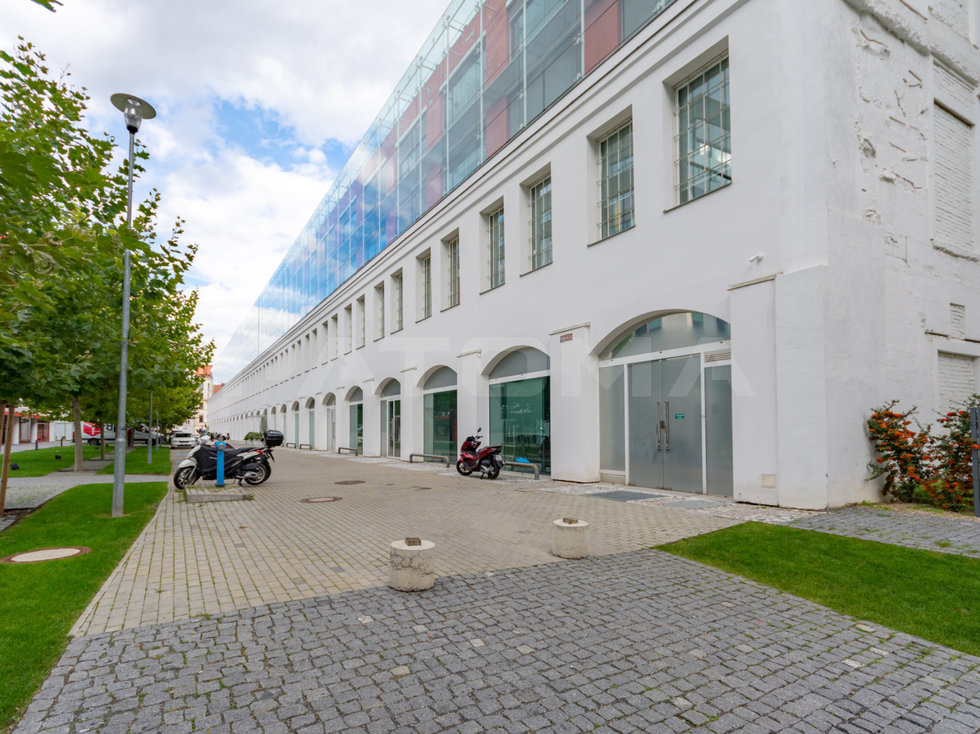 Pronájem kanceláře 880 m², Praha