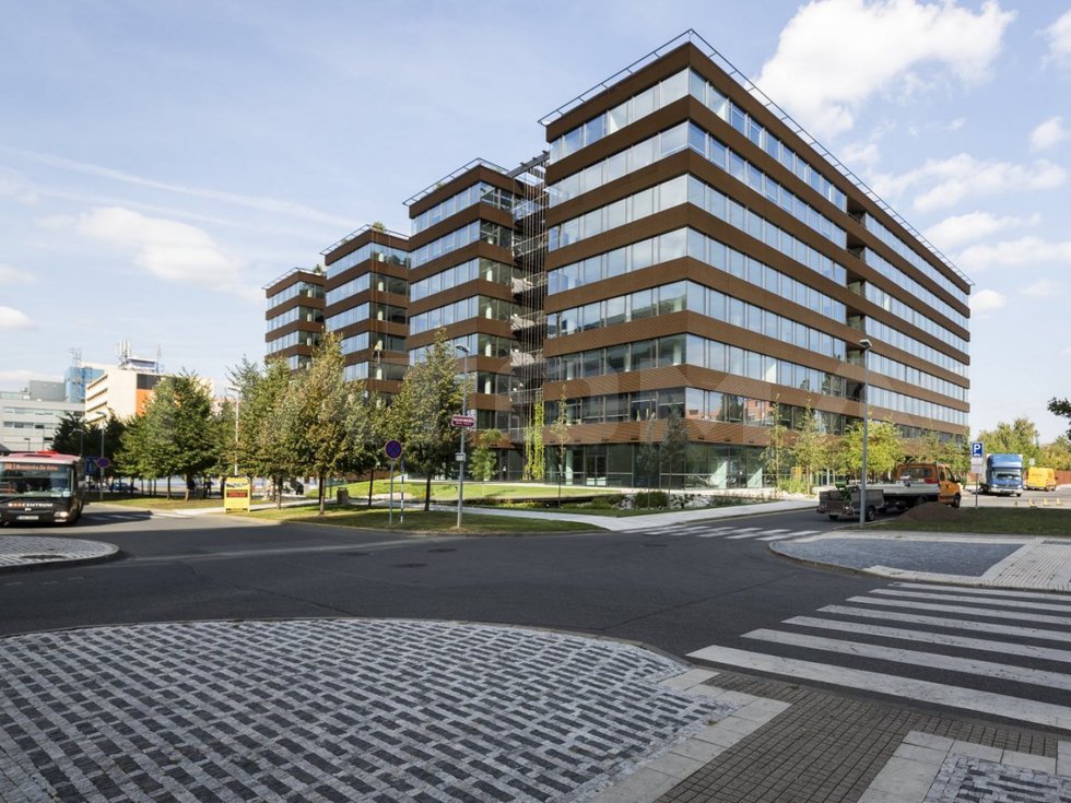Pronájem kanceláře 600 m², Praha
