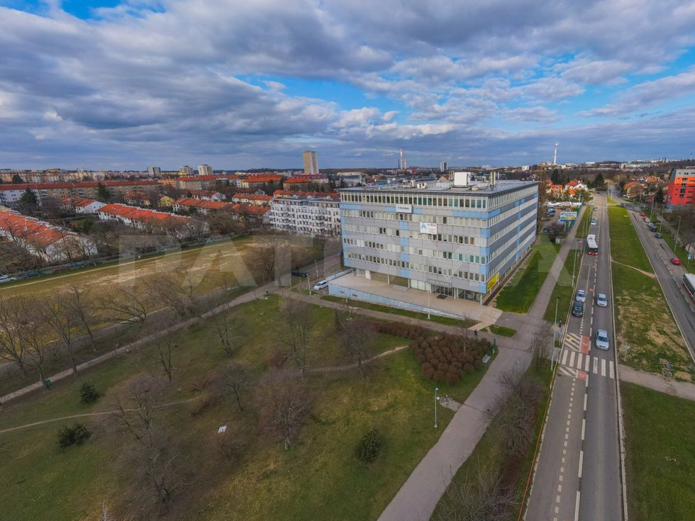 Pronájem kanceláře 200 m², Praha