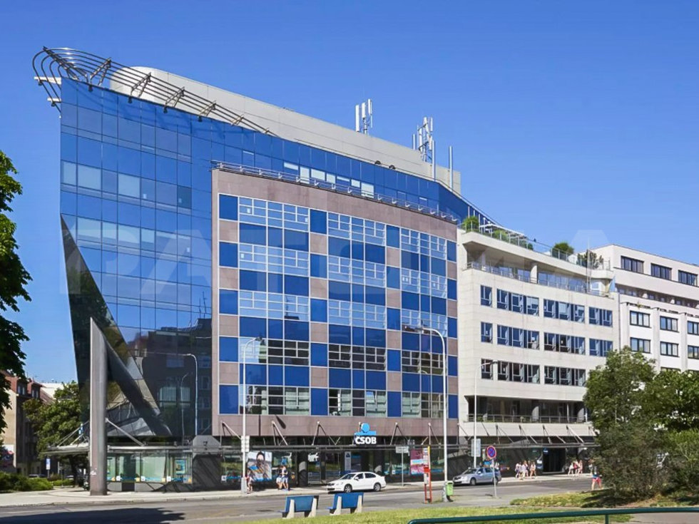 Pronájem kanceláře 528 m², Praha