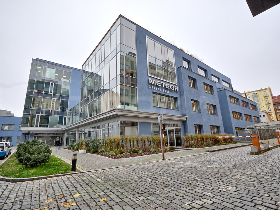 Pronájem kanceláře 882 m², Praha