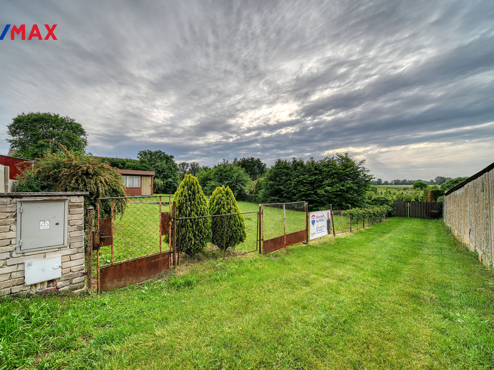 Prodej stavební parcely 829 m², Kostomlátky