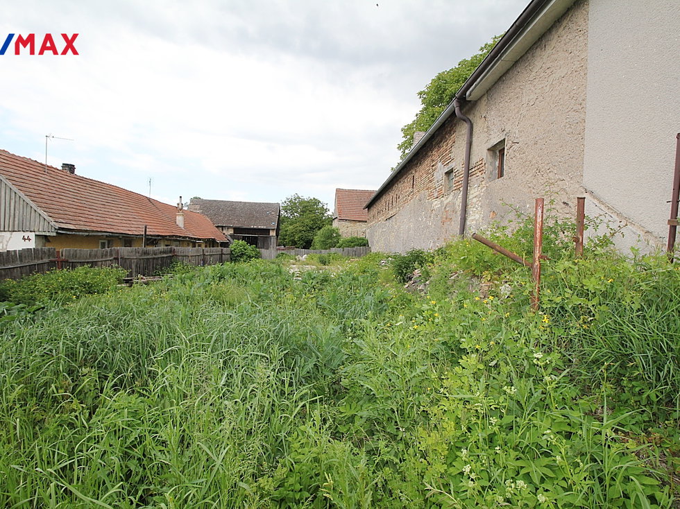Prodej stavební parcely 312 m², Činěves