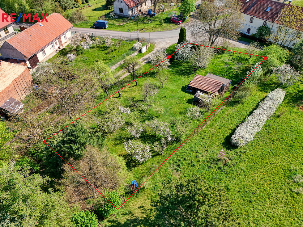 pohled na pozemek