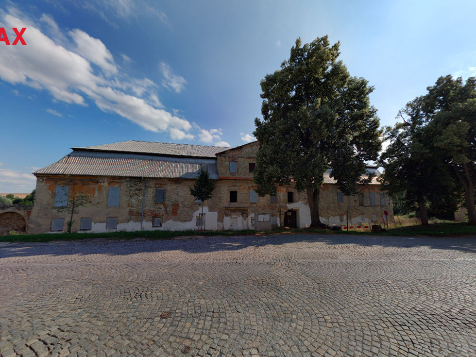 Prodej historického objektu 2500 m², Byšice