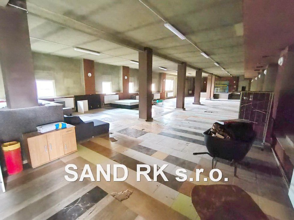 Prodej Ostatních komerčních prostor 800 m², Puclice