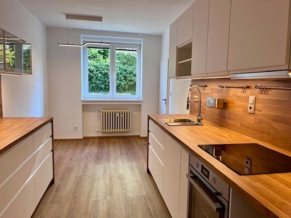 Pronájem bytu 3+1 94 m², Praha