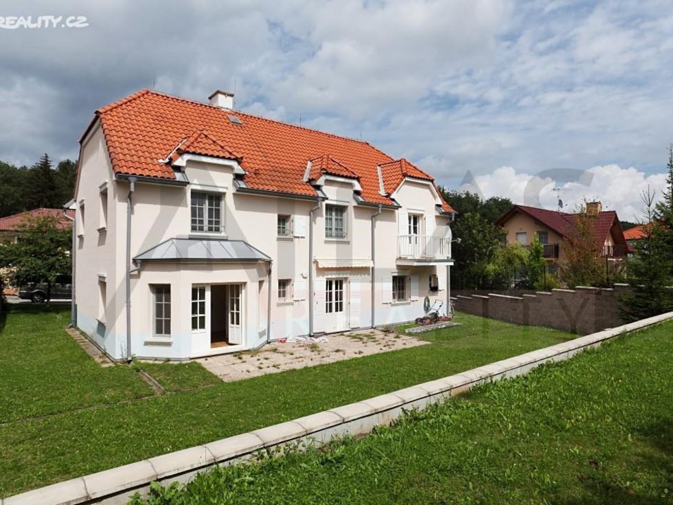 Pronájem rodinného domu 221 m², Praha