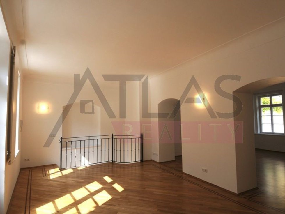 Pronájem bytu 4+1 184 m², Praha