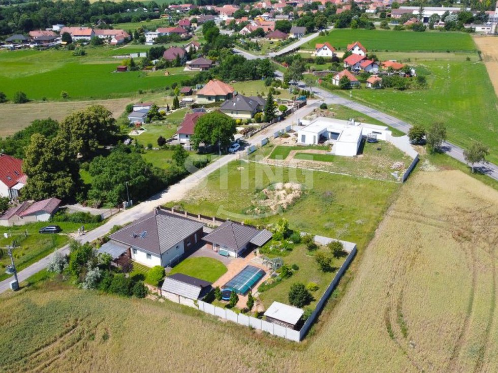 Prodej stavební parcely 1653 m², Rybníky