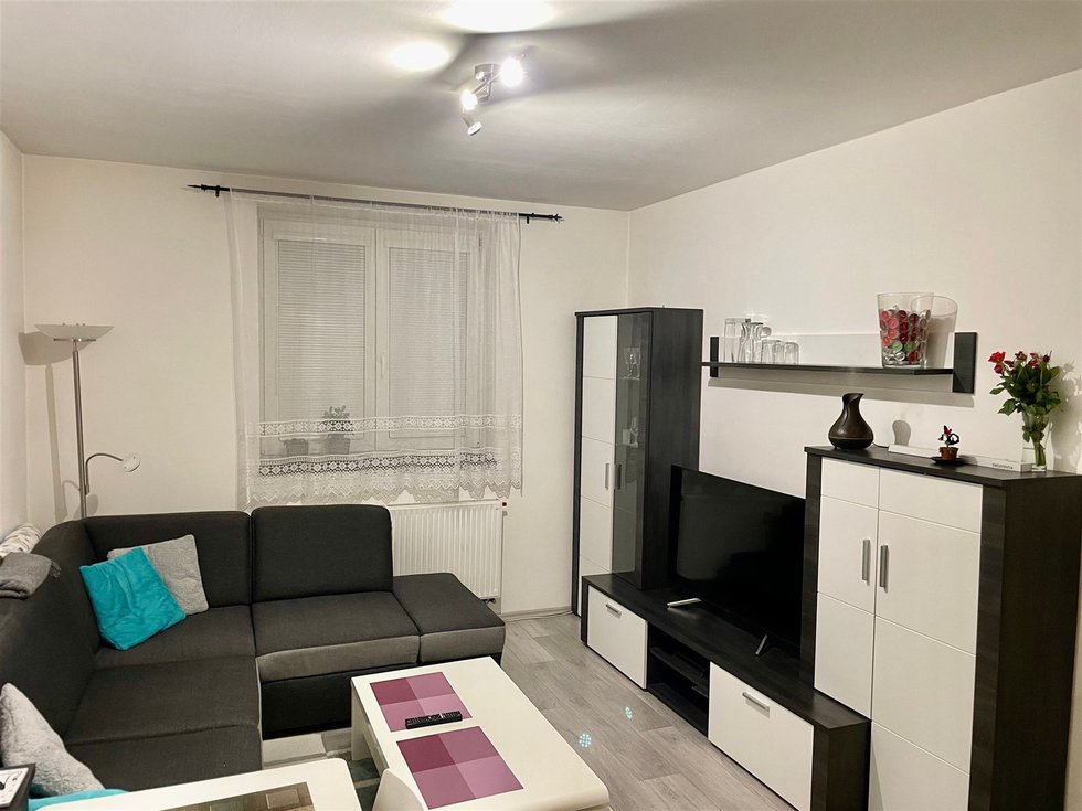 Prodej bytu 2+kk 44 m², Šestajovice