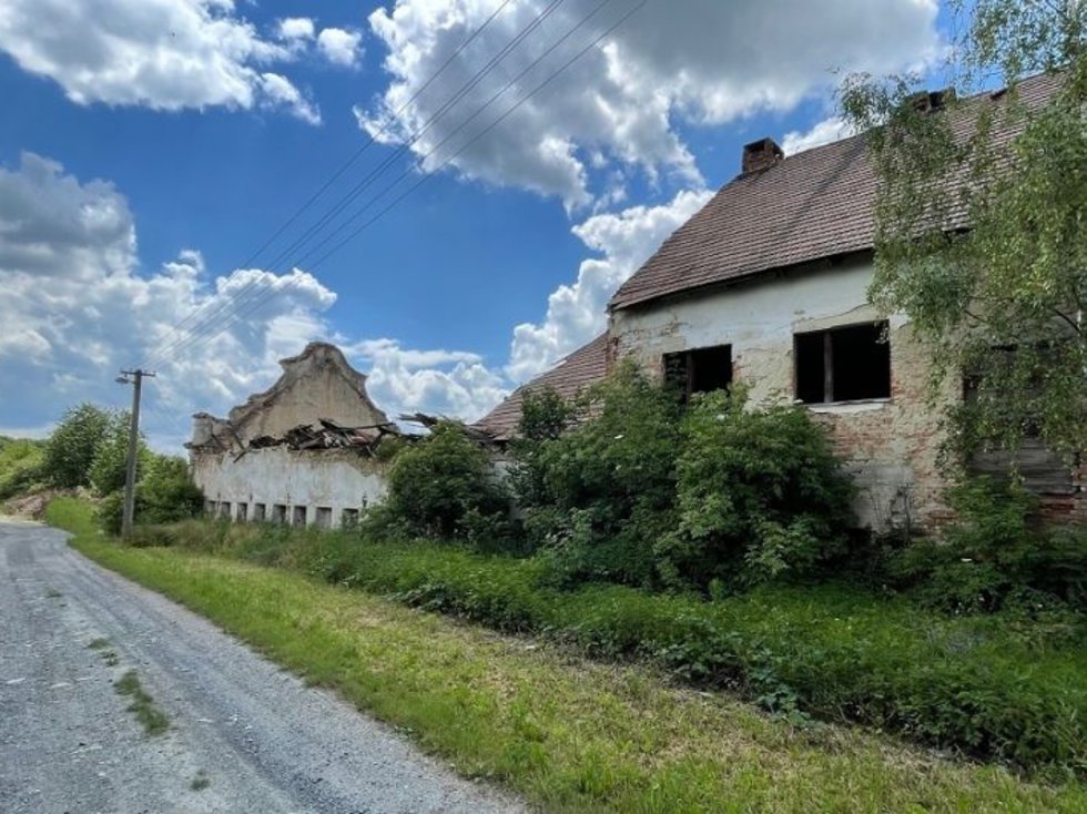 Býv. zemědělský objekt v areálu zámku Moravany u R