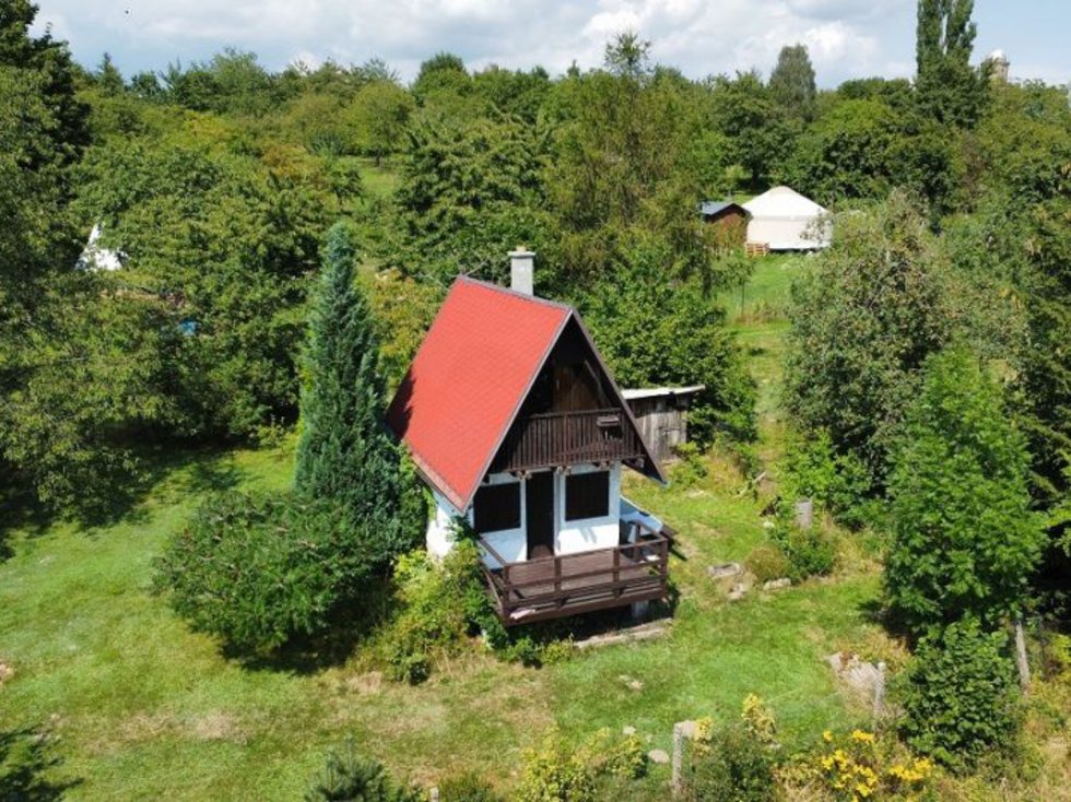 Chata se zahradou nad městem,  Hořice, okr. Jičín