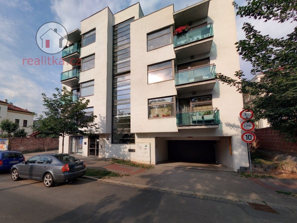 Prodej parkovacího místa 18 m², Brno