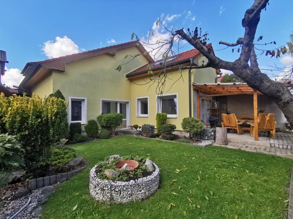 Prodej rodinného domu 300 m², Kačice