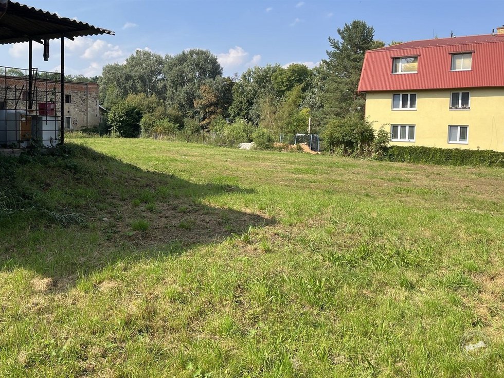 Prodej stavební parcely 1000 m², Panenské Břežany