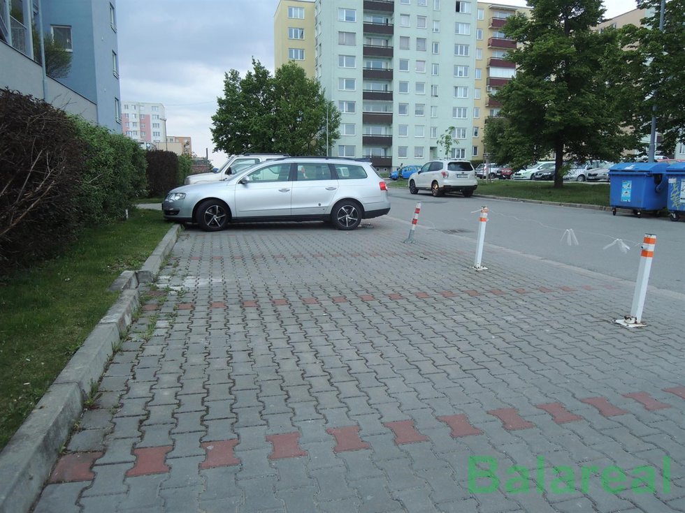 Pronájem parkovacího místa 16 m², Brno