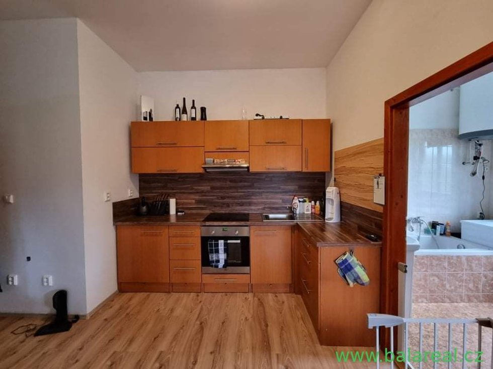 Pronájem bytu 2+kk 48 m², Strážek