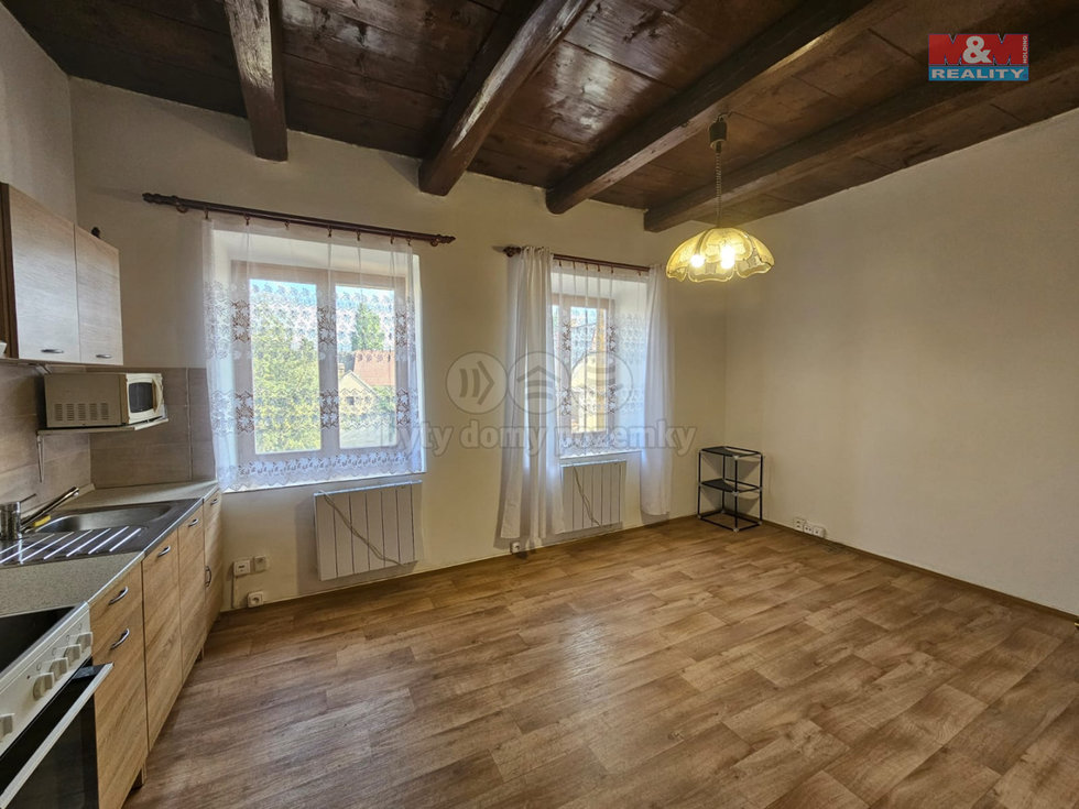 Pronájem bytu 1+1 42 m², Peruc