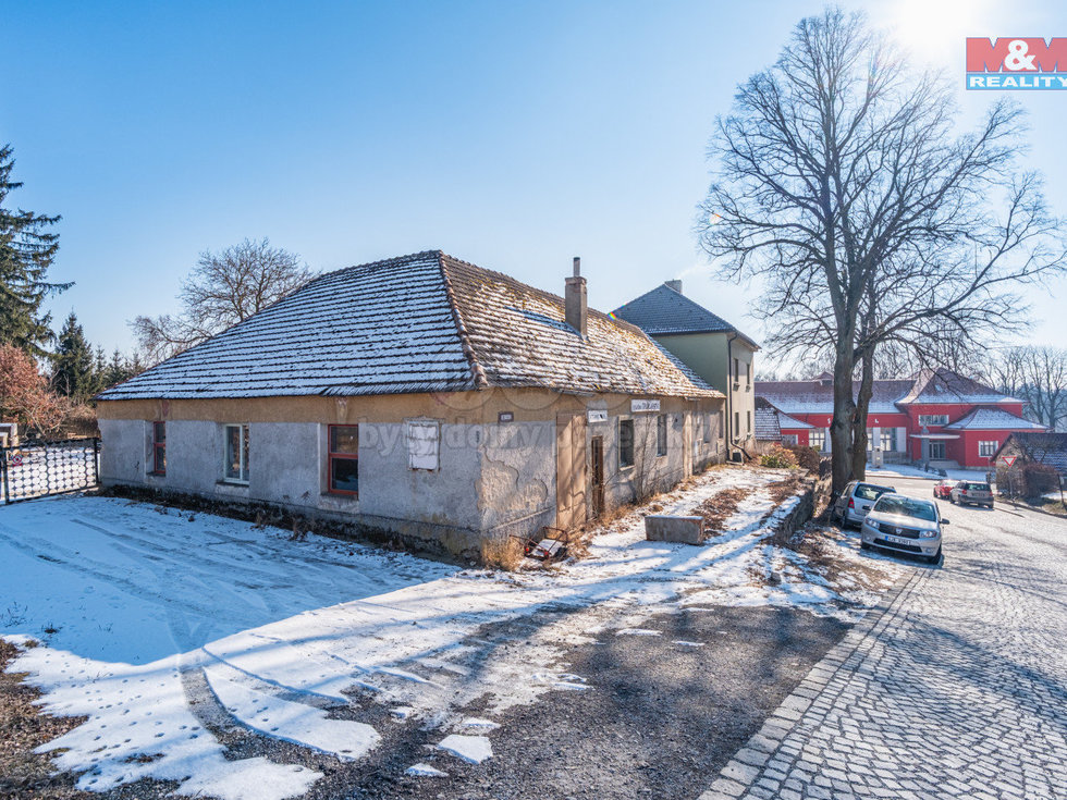 Prodej výrobního objektu 1115 m², Černovice