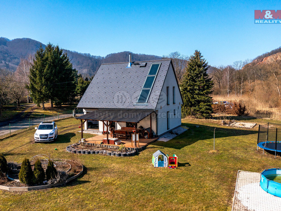 Prodej rodinného domu 137 m², Malá Veleň