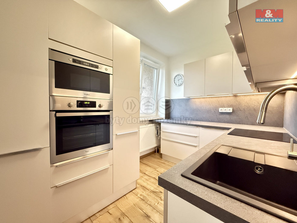 Pronájem bytu 3+1 90 m², Šonov