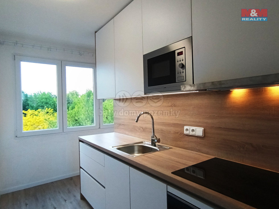 Pronájem bytu 3+1 56 m², Pardubice