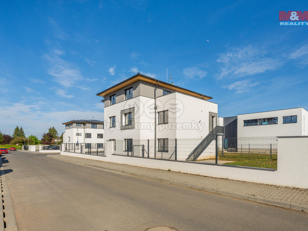 Prodej bytu 4+kk 99 m², Úhonice