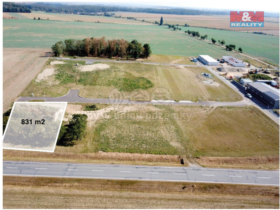 Prodej komerčního pozemku 831 m², Valeč
