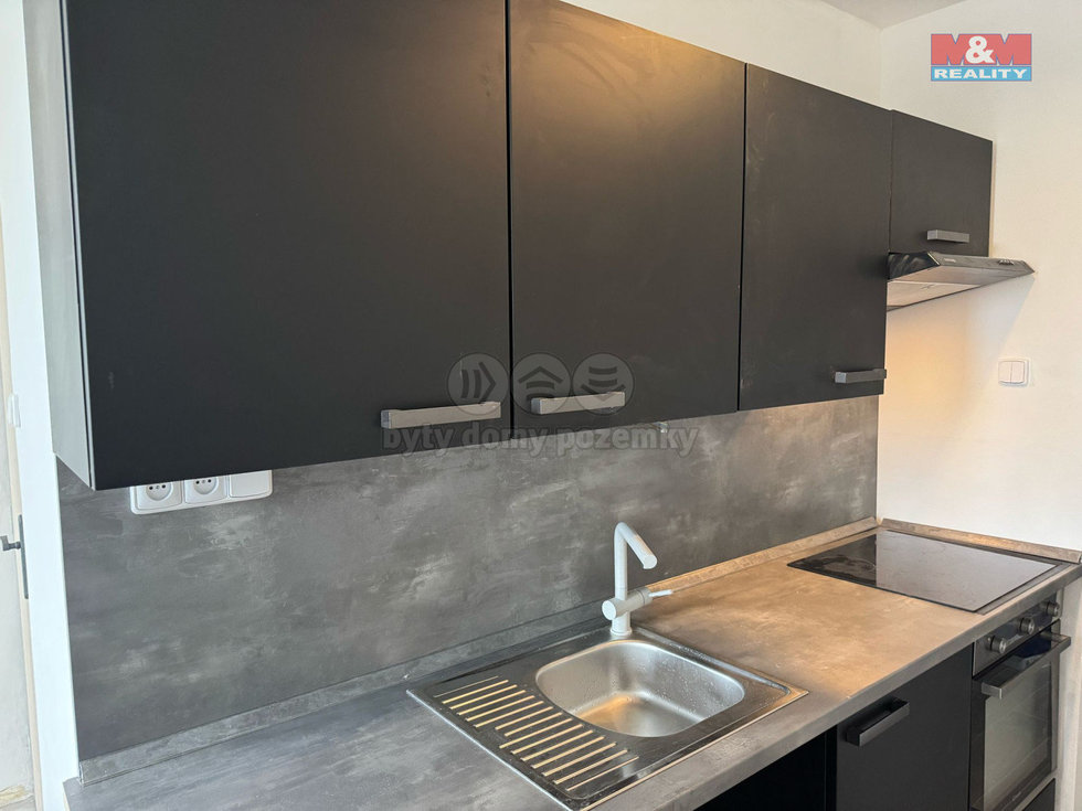 Pronájem bytu 3+1 72 m², Rovná