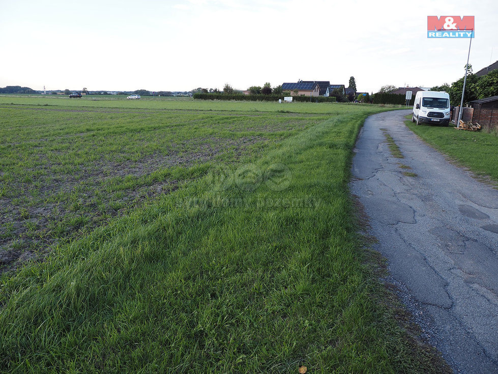 Prodej stavební parcely 3364 m², Staré Jesenčany