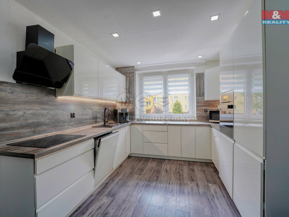 Prodej bytu 2+1 55 m², Ostrov