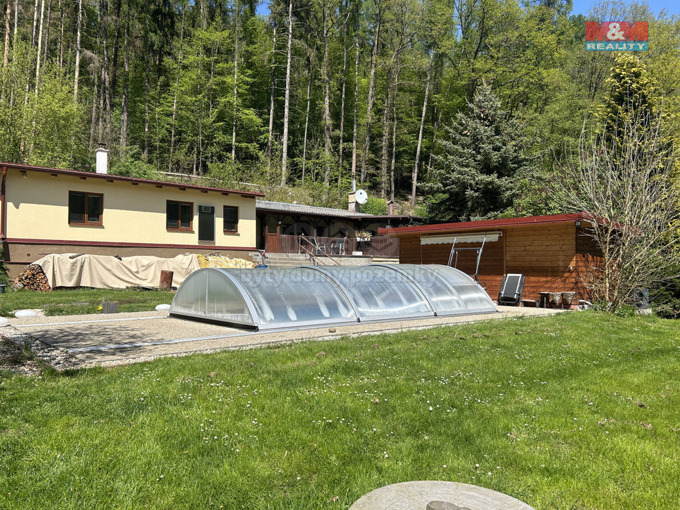 Prodej chalupy 1047 m², Perštejn
