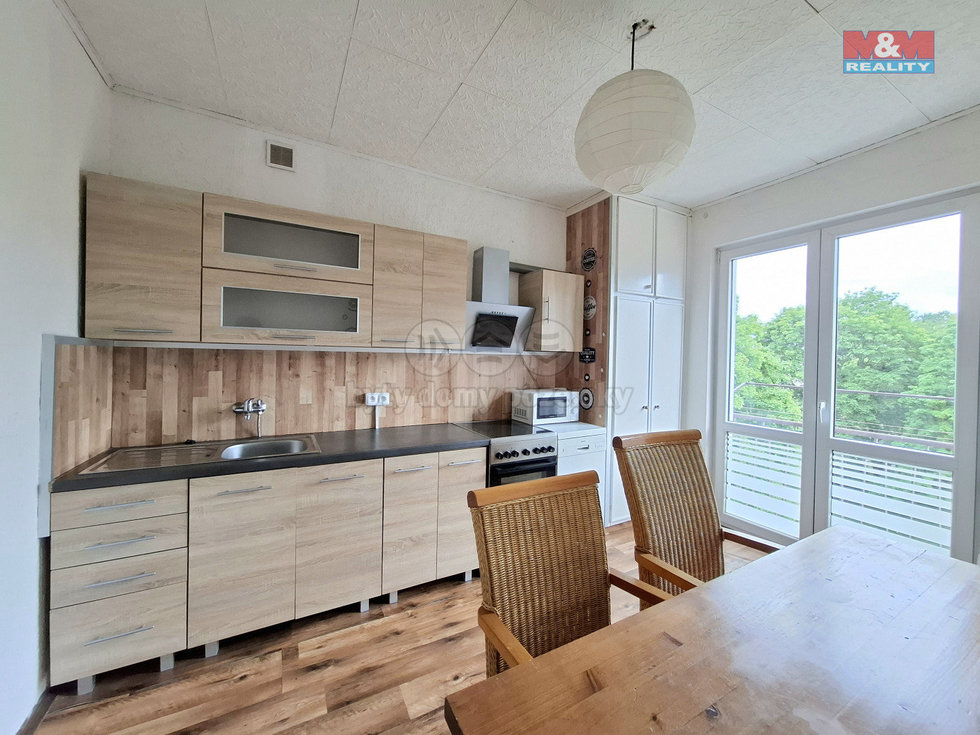 Prodej bytu 2+1 60 m², Ostrov