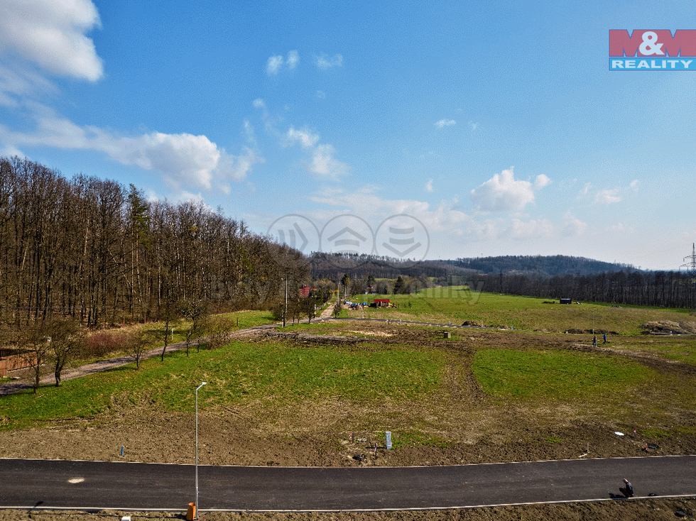 Prodej stavební parcely 962 m², Lanžov