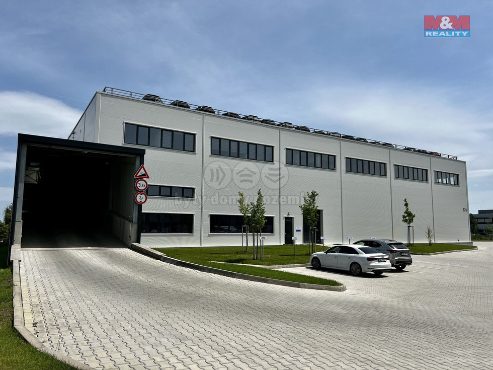 Pronájem skladu 900 m², Nupaky