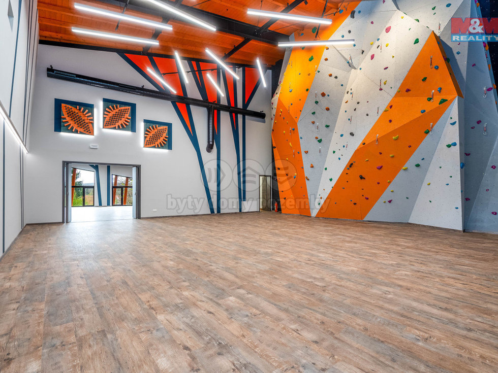 Pronájem obchodu 1076 m², Okrouhlo