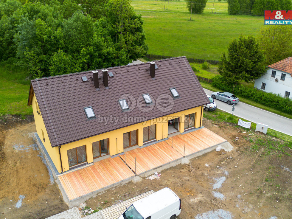 Prodej činžovního domu 249 m², Černá v Pošumaví