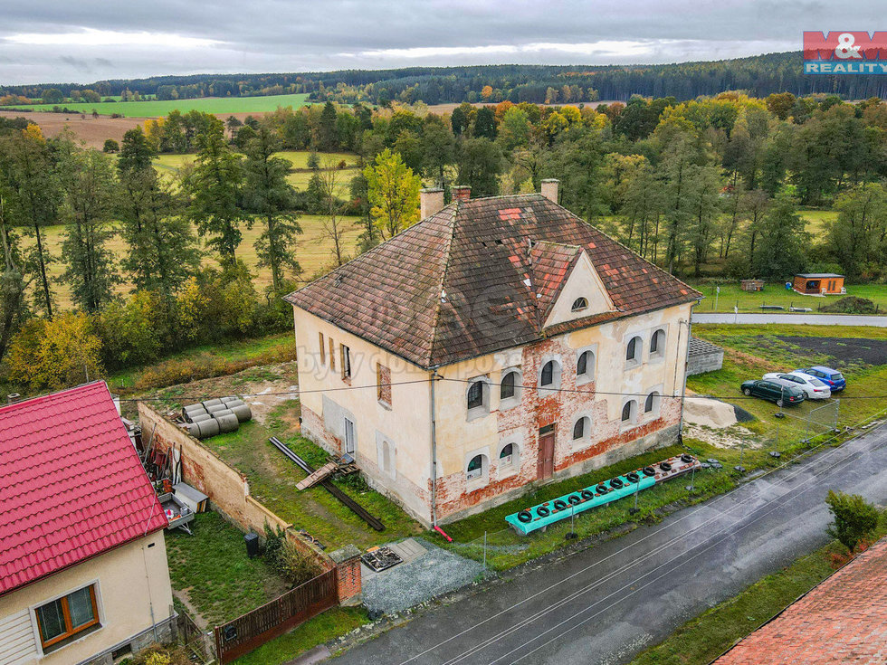 Prodej činžovního domu 735 m², Zemětice