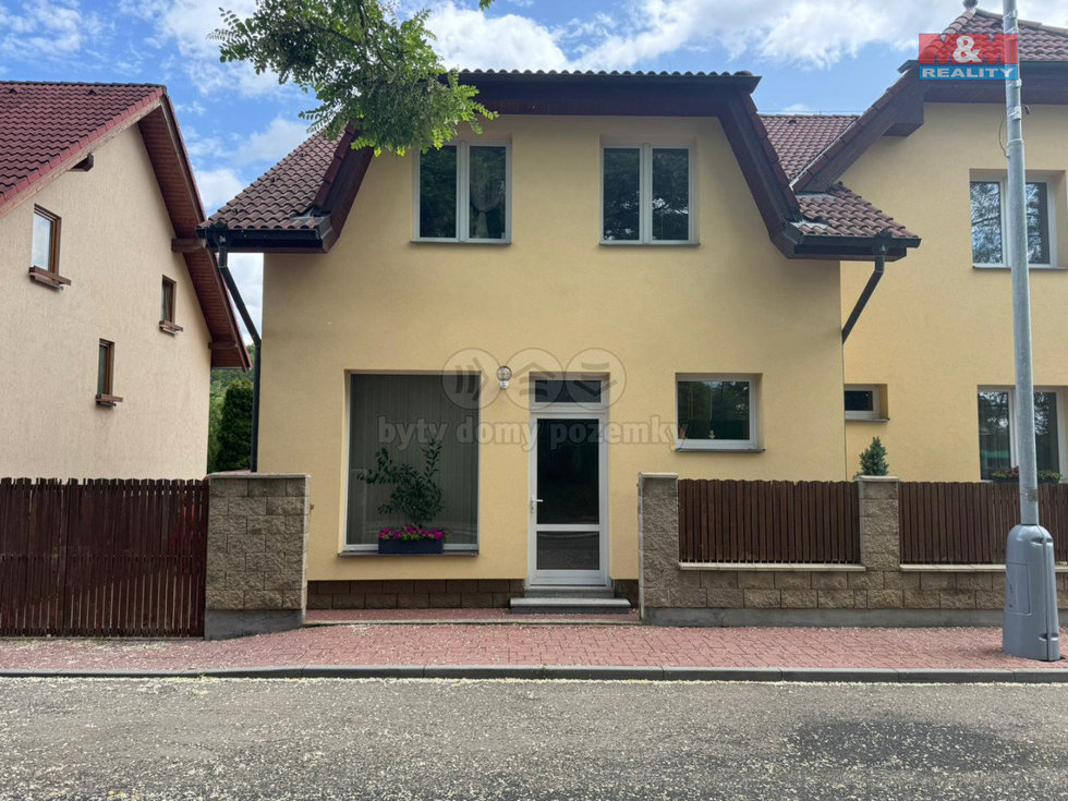 Pronájem kanceláře 35 m², Velké Popovice