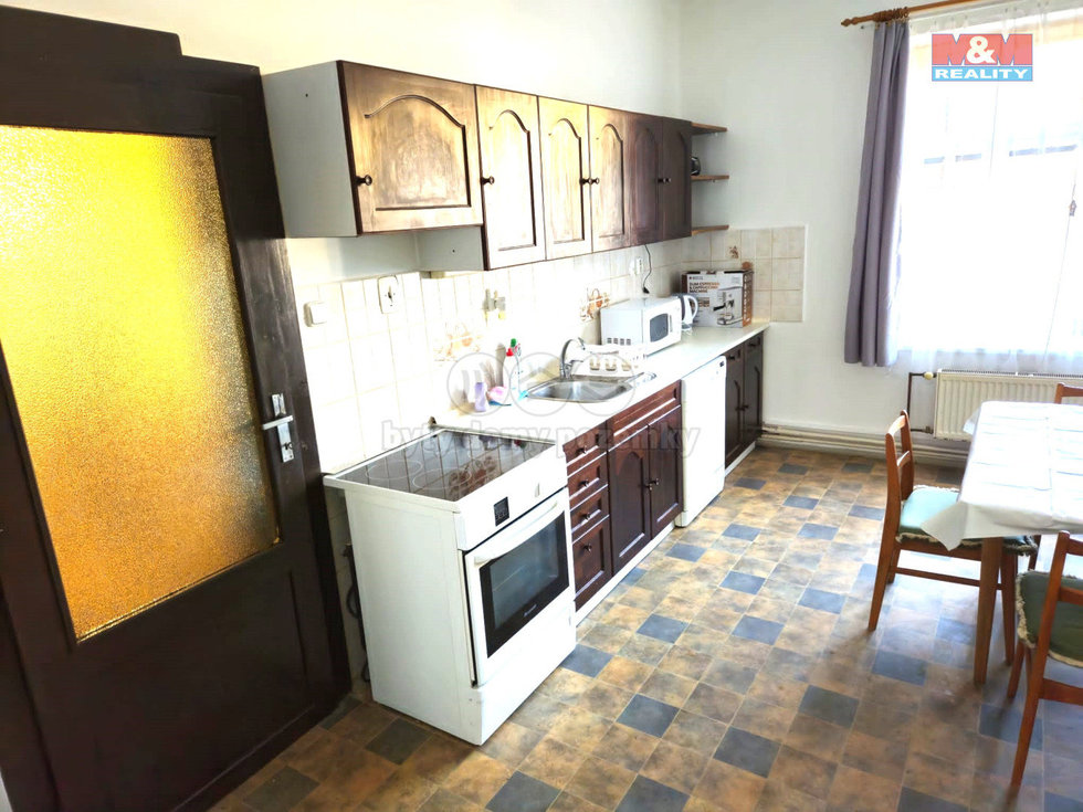 Pronájem bytu 2+1 70 m², Hostinné