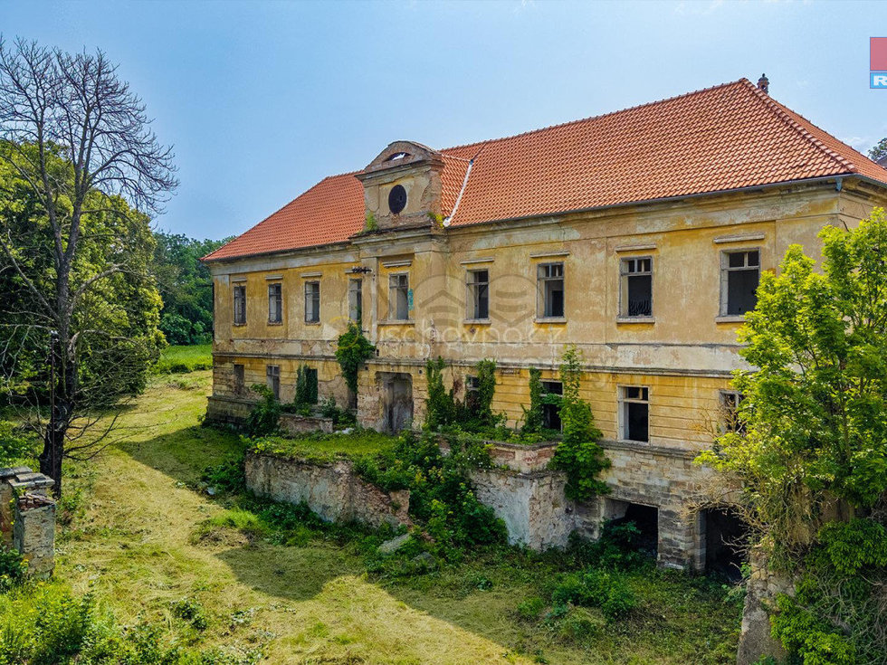 Prodej historického objektu 5000 m², Zvoleněves